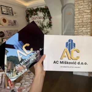 UV print na pleksiglas ploči